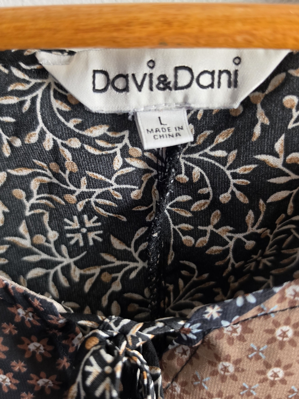 DAVI & DANI Black and Beige Patchwork Floral Long Sleeve Midi Dress - Picture 6 of 7